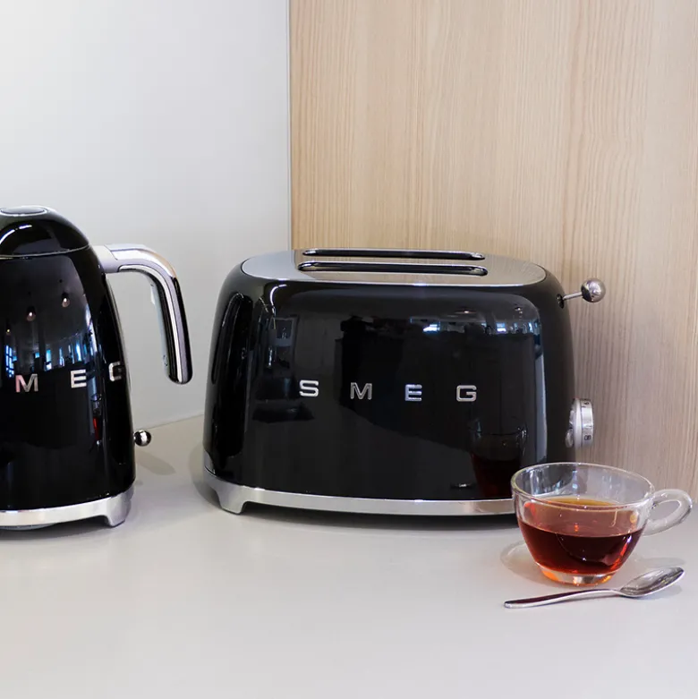Smeg TSF01BLEU brødrister sort 2 skiver 950 watt
