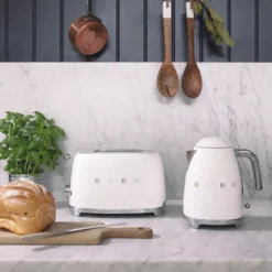 Smeg TSF01CREU brødrister creme 2 skiver 950 watt