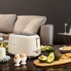 Smeg TSF01CREU brødrister creme 2 skiver 950 watt