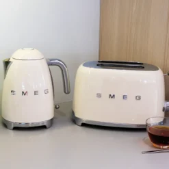 Smeg TSF01CREU brødrister creme 2 skiver 950 watt