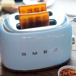 Smeg TSF01PBEU brødrister pastelblå 2 skiver 950 watt