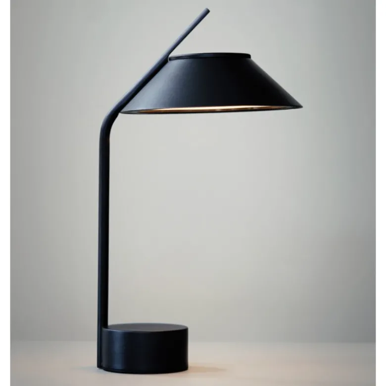 Stelton Vinkel LED lampe sort H 41,5 cm