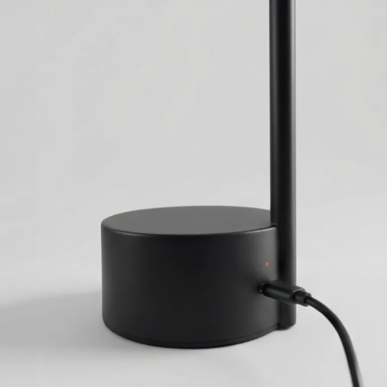 Stelton Vinkel LED lampe sort H 41,5 cm