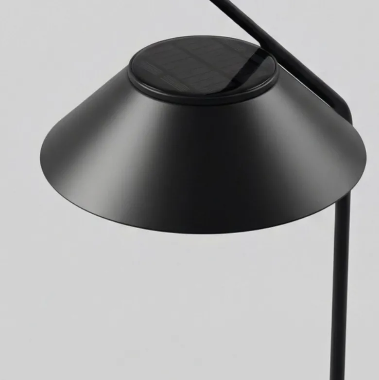Stelton Vinkel LED solcelle lampespyd sort H 108,5 cm