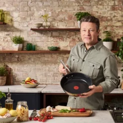 Tefal Jamie Oliver Cook's Classic stegepandesæt sort Ø 24 + 28 cm + pandebeskytter